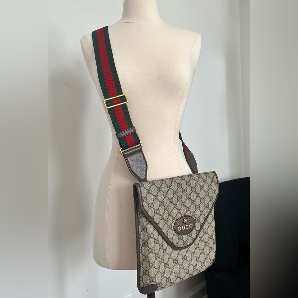 Gucci slim messenger